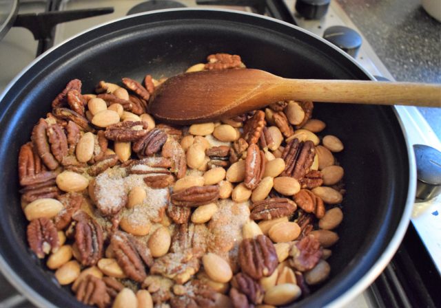 Sweet and spicy nuts - cooking